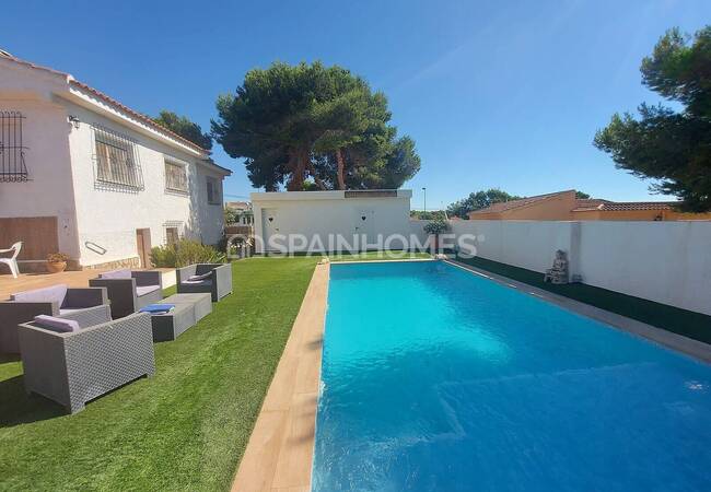 Detached House with 1185 Sqm Plot in Pinar De Campoverde 3