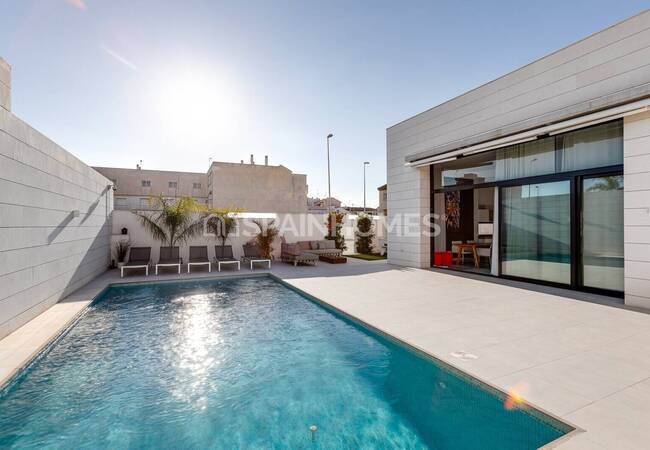 Modern Villas with Pools and Parking in Pilar De La Horadada 5