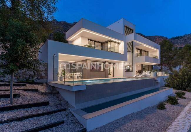 Sea View Villa in Unique Location in Altea Alicante 3