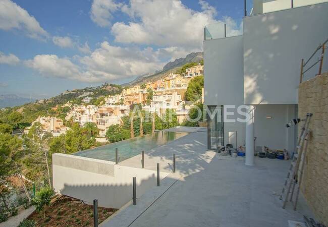 Alicante Altea'da Muhteşem Manzaralı Lüks Villa 2