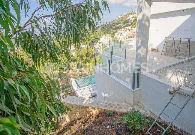 Alicante Altea'da Muhteşem Manzaralı Lüks Villa 6