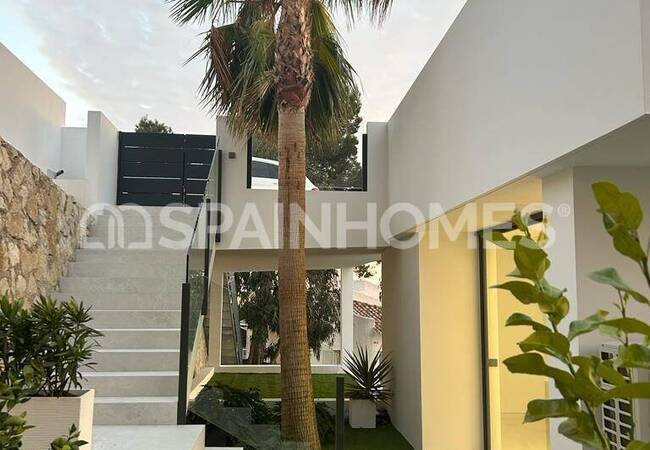 Alicante Altea'da Muhteşem Manzaralı Lüks Villa 7