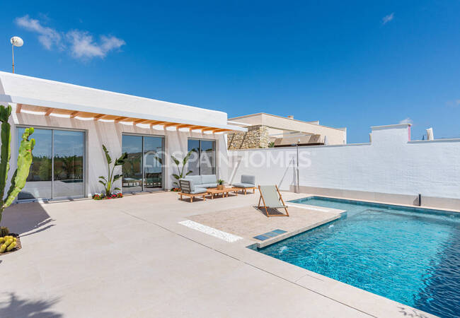 Bungalow Style Detached Houses in Alicante La Herrada 2