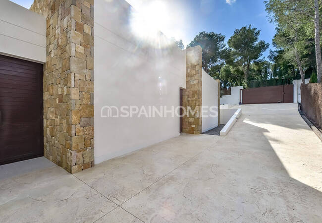 Altea Alicante'de Sahile Yakın Konumda Havuzlu Lüks Villa 2