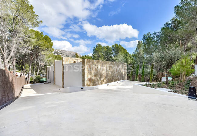 Altea Alicante'de Sahile Yakın Konumda Havuzlu Lüks Villa 1