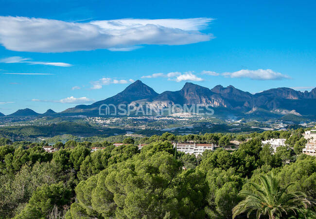 Villa with Open Sea and City Views in Altea, Alicante 3