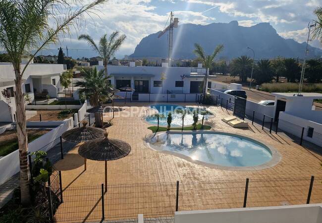 Houses in a Complex with Pool Near the Coast in Alicante 5