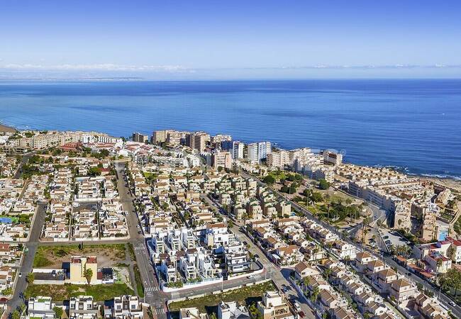 Torrevieja'da Denize Yakın Özel Havuzlu Lüks Villa 12