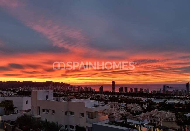 Finestrat Alicante'de Sahile Yakın Konumda Taşınmaya Hazır Villa 10