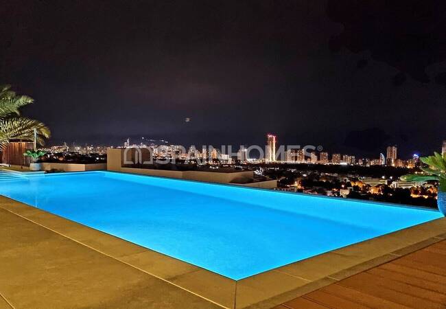 Finestrat Alicante'de Sahile Yakın Konumda Taşınmaya Hazır Villa 13