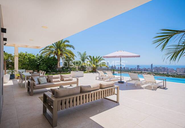 Finestrat Alicante'de Sahile Yakın Konumda Taşınmaya Hazır Villa 4