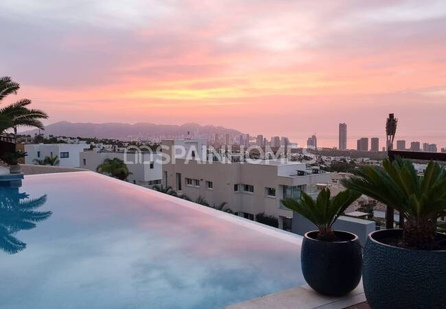 Finestrat Alicante'de Sahile Yakın Konumda Taşınmaya Hazır Villa 9