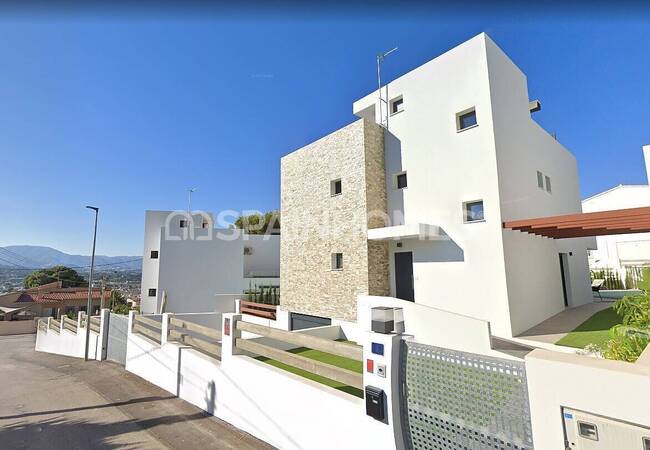 Alfaz Del Pi'de Akdeniz Mimarisine Sahip Havuzlu Villalar 2