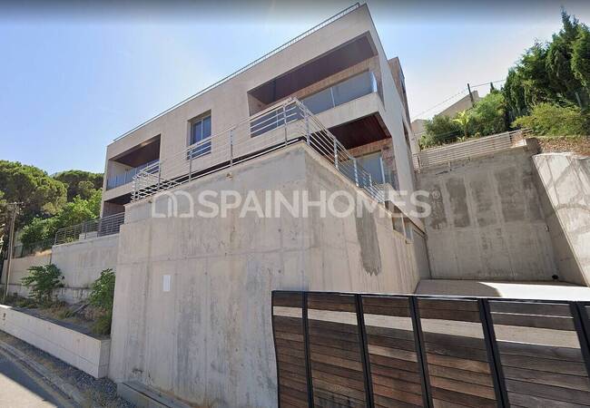 Ready to Move Villa with Stunning Sea and City Views in Benidorm 3