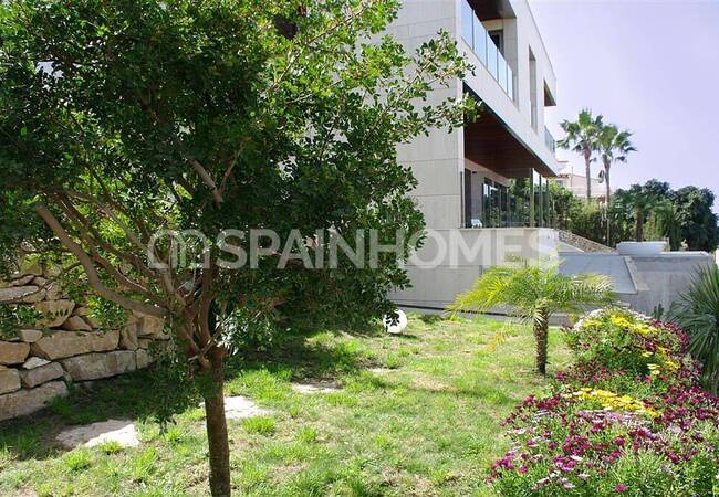 Ready to Move Villa with Stunning Sea and City Views in Benidorm 9