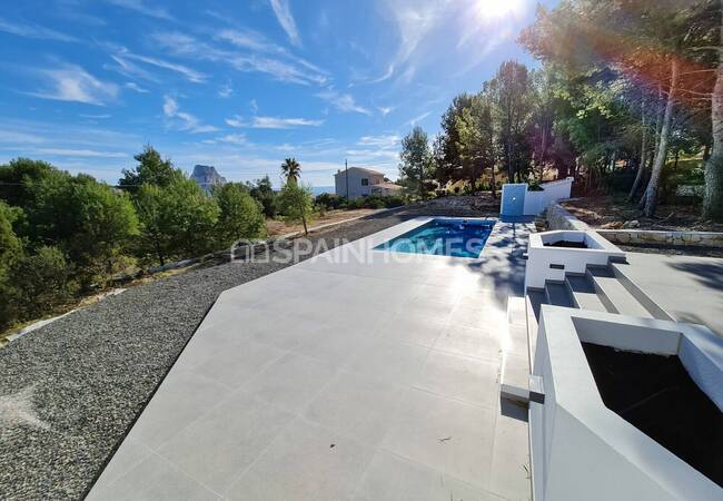 Calpe'de Deniz Manzaralı Geniş Bahçeli Taşınmaya Hazır Villa 11