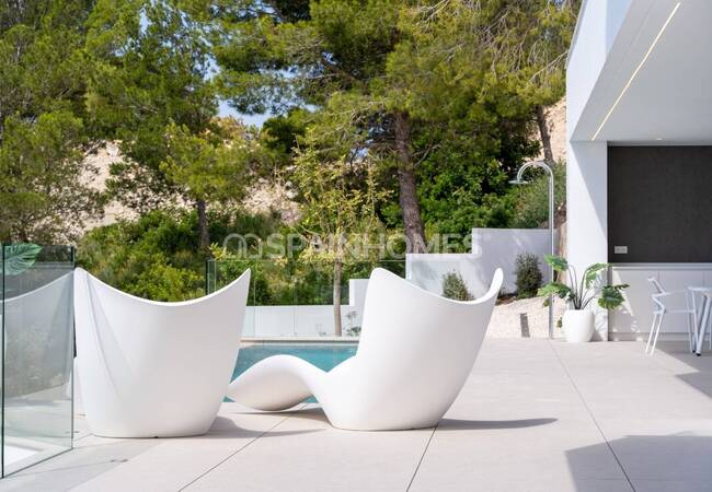 Alicante Altea'da Eşsiz Konumda Deniz Manzaralı Villa 1