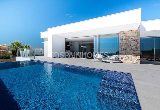Perfectly-located Houses with Sea Views in Alicante