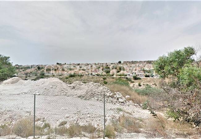 Alicante La Marina'da Sahile Yakın Sakin Bölgede Arsa 1