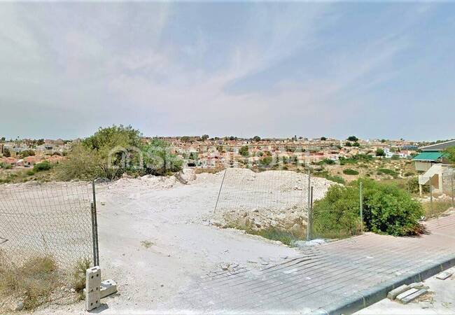 Land in a Tranquil Area Near the Beach in Alicante La Marina