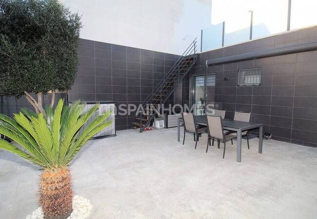 İspanya Algorfa’da Güneşlenme Teraslı ve Otoparklı Modern Ev 1