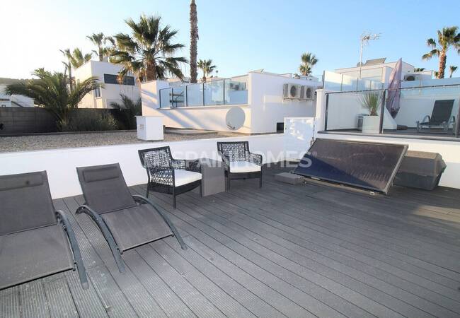 İspanya Algorfa’da Güneşlenme Teraslı ve Otoparklı Modern Ev 3