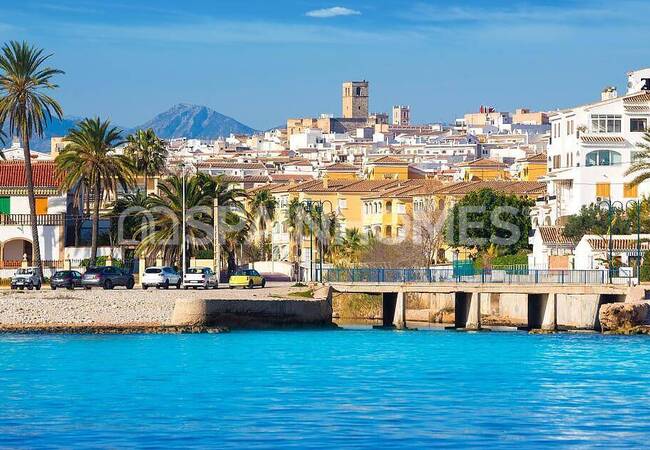 Detached House with a Wide Garden Near the Beach in Javea 4