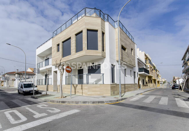 Modern Apartment Meters From Beach in Torre De La Horadada 1