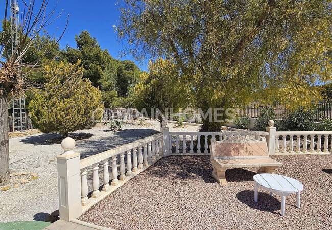 Well-located Country House with Private Pool in Alicante 15