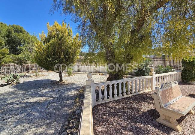 Well-located Country House with Private Pool in Alicante 16