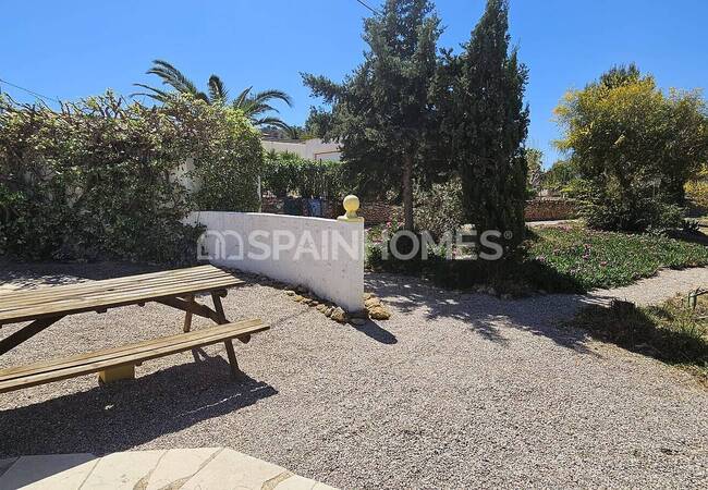Well-located Country House with Private Pool in Alicante 17
