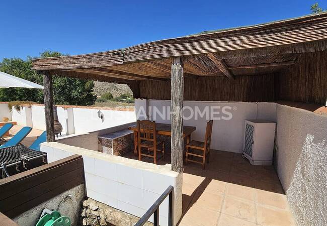 Well-located Country House with Private Pool in Alicante 10