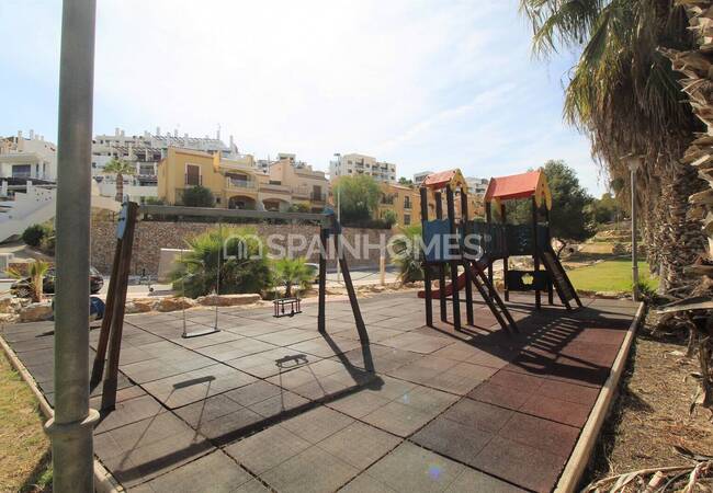 Orihuela Las Ramblas’ta Golf Sahasına Bitişik Eşyalı Villa 13