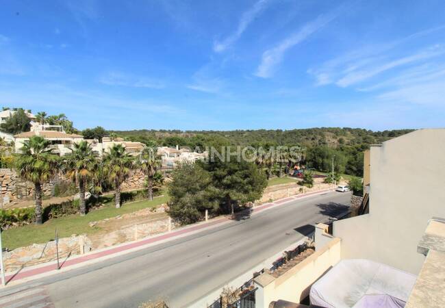 Orihuela Las Ramblas’ta Golf Sahasına Bitişik Eşyalı Villa 10