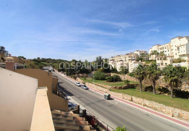 Orihuela Las Ramblas’ta Golf Sahasına Bitişik Eşyalı Villa 9