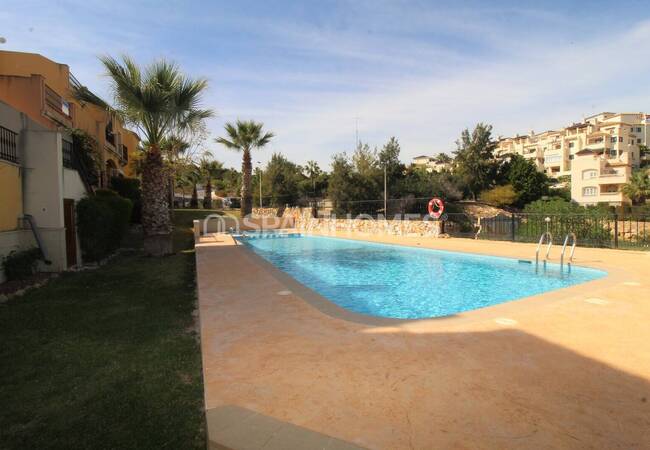 Orihuela Las Ramblas’ta Golf Sahasına Bitişik Eşyalı Villa 14