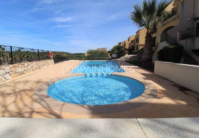 Orihuela Las Ramblas’ta Golf Sahasına Bitişik Eşyalı Villa 15