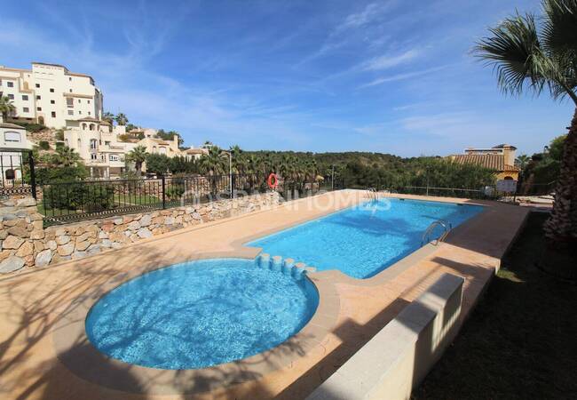 Orihuela Las Ramblas’ta Golf Sahasına Bitişik Eşyalı Villa 16