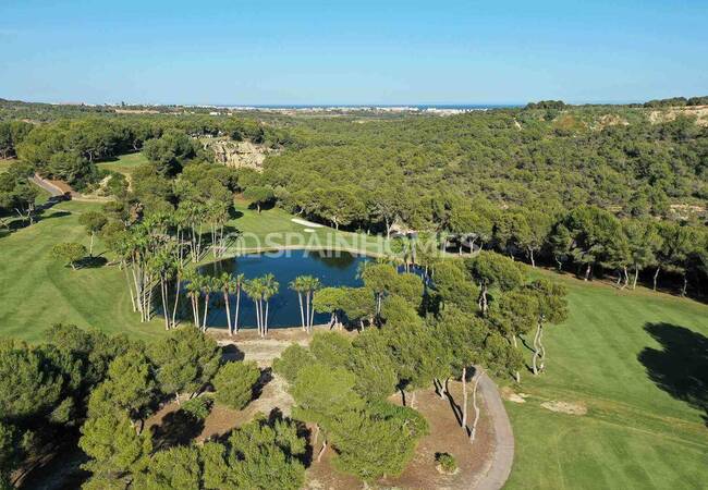 Orihuela Las Ramblas’ta Golf Sahasına Bitişik Eşyalı Villa 17