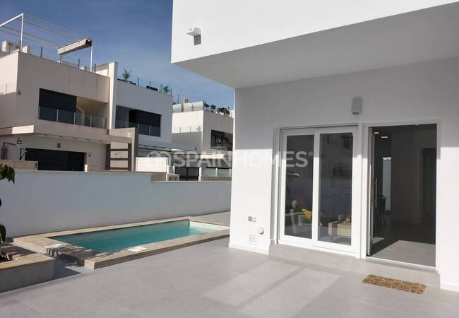 Alicante Villamartin’de Avantajlı Konumda Havuzlu Şık Evler 7