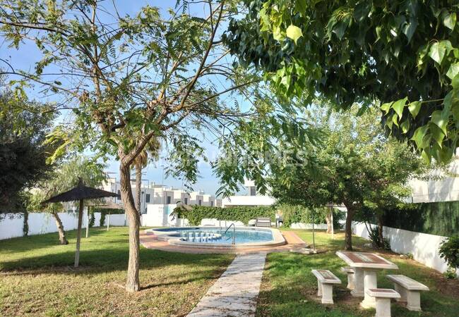 Alicante Villamartin’de Avantajlı Konumda Havuzlu Şık Evler 16