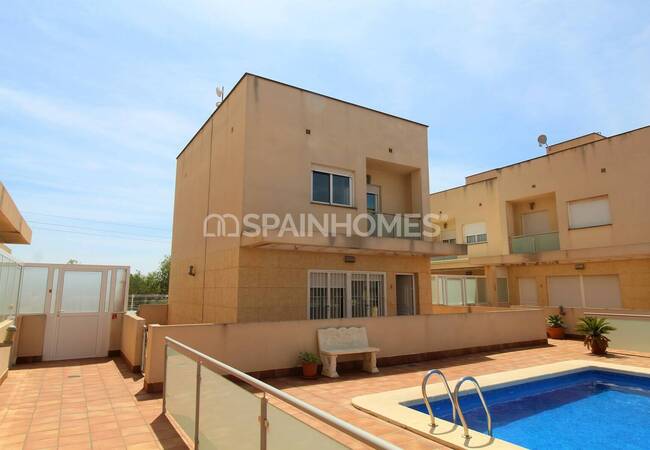 Detached Villa with Communal Pool in Los Montesinos 1