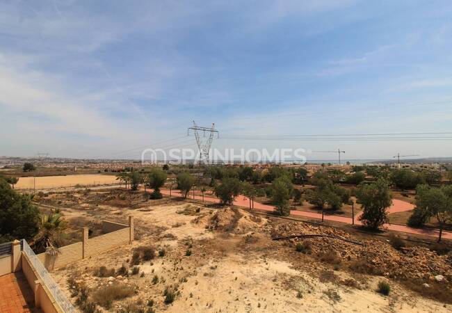 Detached Villa with Communal Pool in Los Montesinos 16