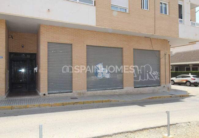 Alicante Los Montesinos'ta Şık Tasarımlı Giriş Kat Daireler 2