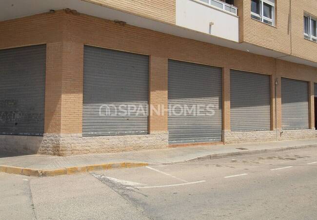 Alicante Los Montesinos'ta Şık Tasarımlı Giriş Kat Daireler 3