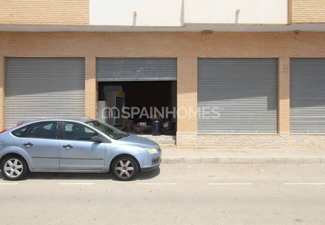 Alicante Los Montesinos'ta Şık Tasarımlı Giriş Kat Daireler 5