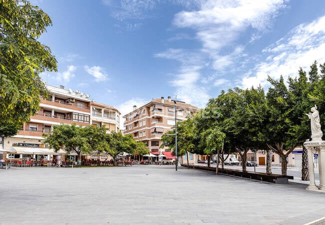 Alicante Los Montesinos'ta Şık Tasarımlı Giriş Kat Daireler 9