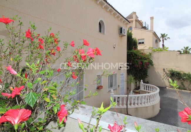 Key-ready Detached Villa with a Private Pool in Orihuela Spain 8