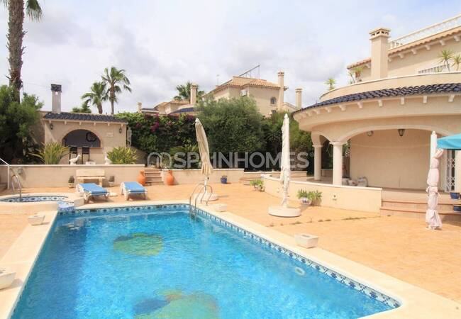 Key-ready Detached Villa with a Private Pool in Orihuela Spain 2