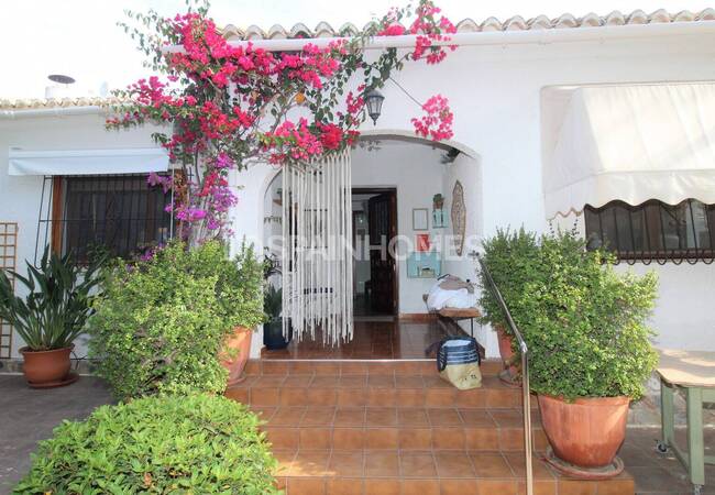 Mediterranean Style Villa 250m From the Beach in La Zenia 1